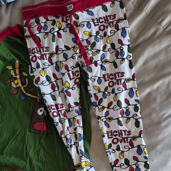 Lazy One Women's Festive Reindeer Pajama Set - Green and Red - Picture 4 of 4